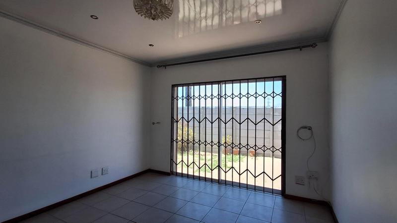 To Let 3 Bedroom Property for Rent in Stratford Green Western Cape